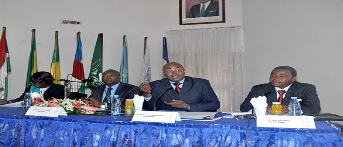 Première dame: les universitaires pour un statut Première dame: les universitaires pour un statut