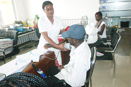 Hôpital gyneco-obstétrique de Douala: pas d?employés licenciés