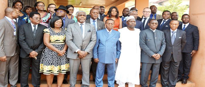 Droit public en Afrique: des universitaires examinent les transformations Droit public en Afrique: des universitaires examinent les transformations