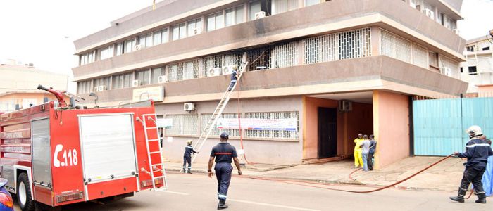 Yaoundé: incendie au ministère des Marchés publics Yaoundé: incendie au ministère des Marchés publics