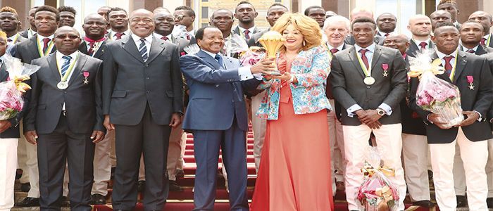 Chantal Biya de tout cœur avec les Lions Chantal Biya de tout cœur avec les Lions