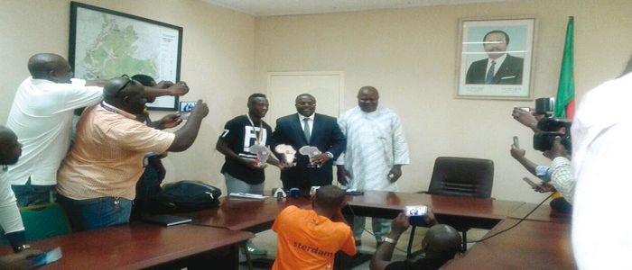 Lions indomptables: Christian Bassogog reçu à Douala
