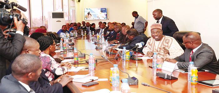 Distribution des  journaux: le Mincom cherche des solutions durables 