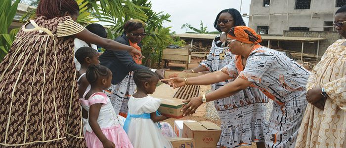 Des dons pour les orphelins
