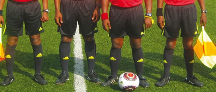 Championnat de football: des arbitres suspendus