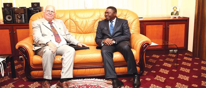 Assurance maladie: une offre faite au chef de l’Etat Assurance maladie: une offre faite au chef de l’Etat