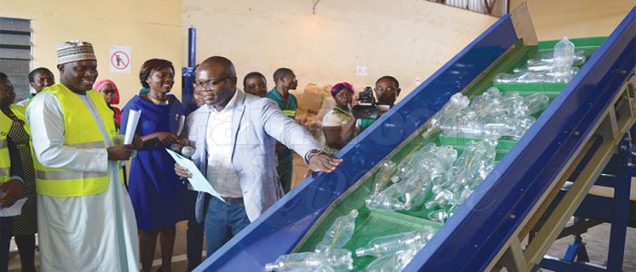 Recyclage des déchets plastiques: une usine inaugurée à Yaoundé Recyclage des déchets plastiques: une usine inaugurée à Yaoundé