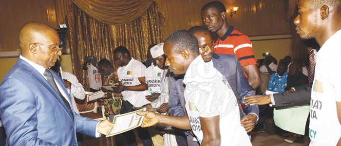 Transport urbain: des moto-taximen se mettent en règle Transport urbain: des moto-taximen se mettent en règle